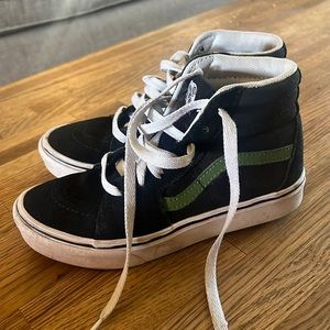 Kids sk8 high top vans black and green